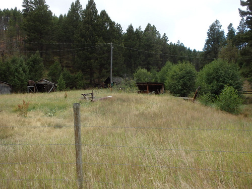 GDMBR: Not so old, dilapidated ranch shacks.